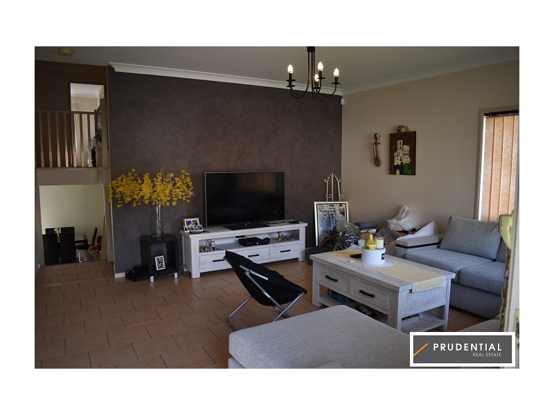 12 Lloyd Place, Casula NSW 2170