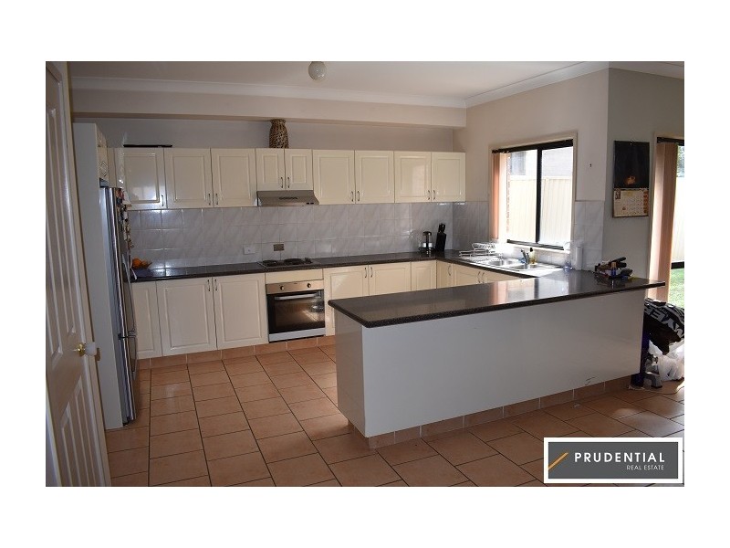 12 Lloyd Place, Casula NSW 2170