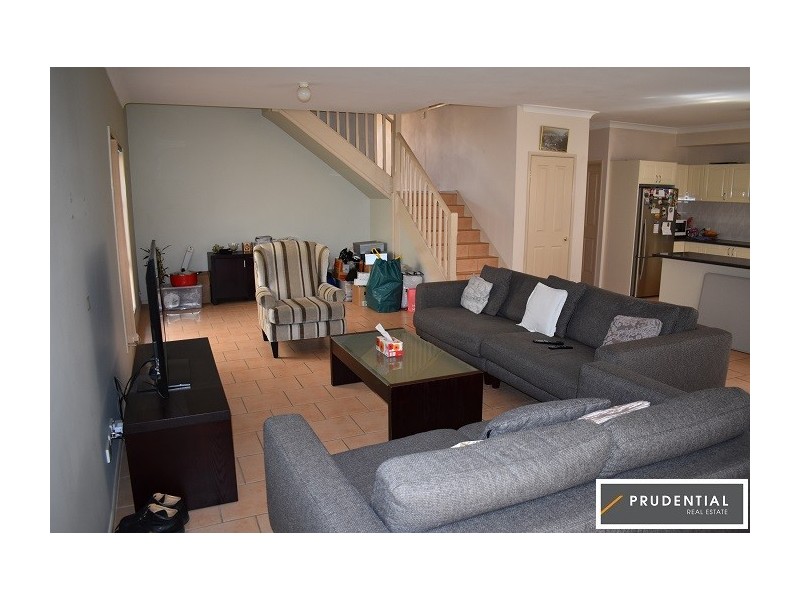 12 Lloyd Place, Casula NSW 2170