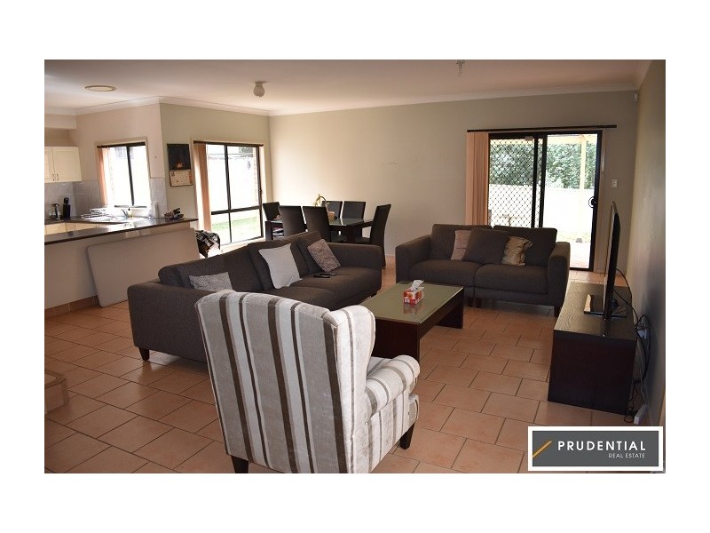 12 Lloyd Place, Casula NSW 2170