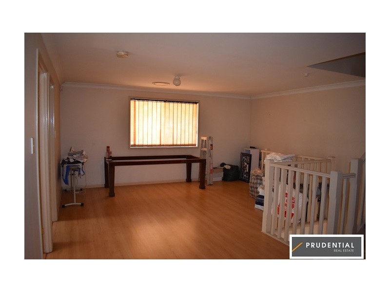 12 Lloyd Place, Casula NSW 2170