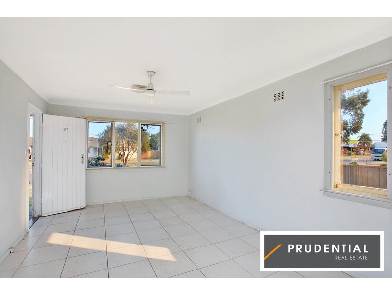 27 Willan Dr, Cartwright NSW 2168