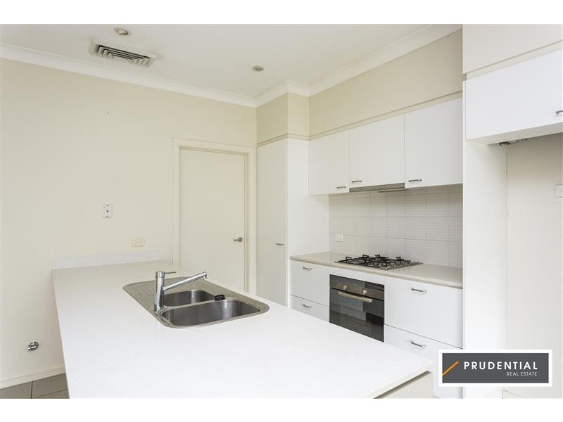 33 Cadman Ave, West Hoxton NSW 2171