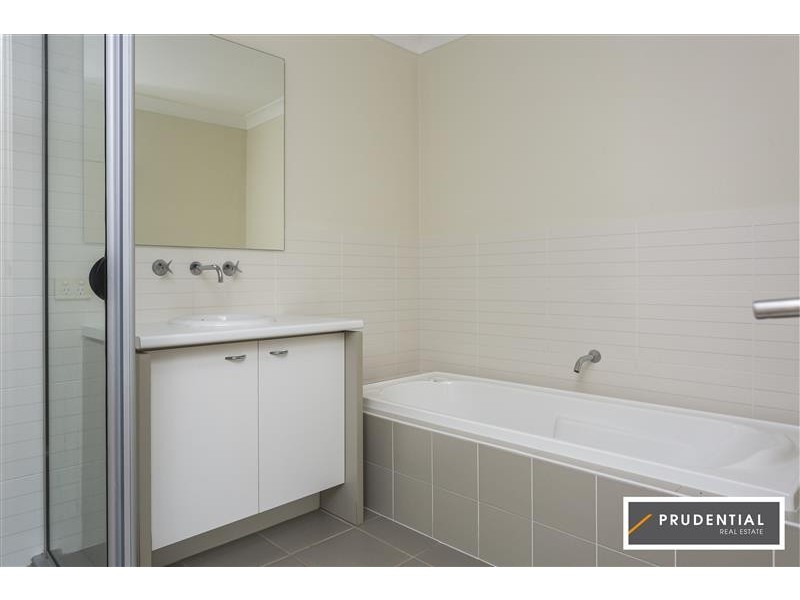 33 Cadman Ave, West Hoxton NSW 2171
