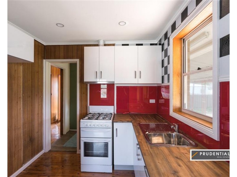 2 Sadleir Ave, Sadleir NSW 2168