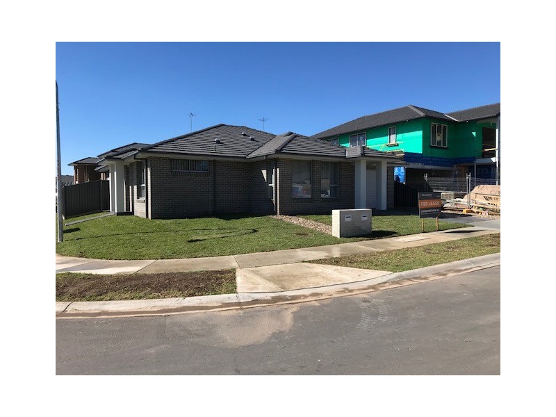 5 Wakeling Drive, Edmondson Park NSW 2174