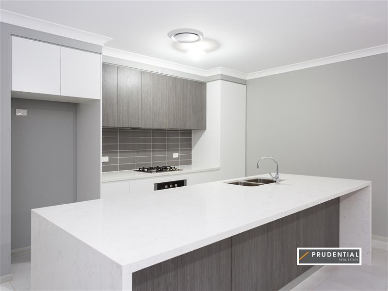 5 Wakeling Drive, Edmondson Park NSW 2174