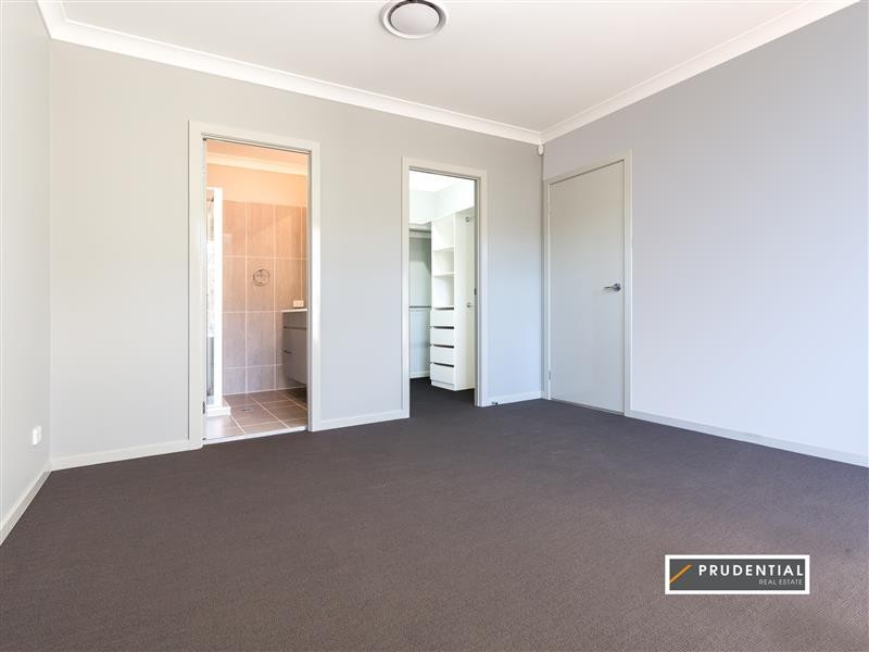 5 Wakeling Drive, Edmondson Park NSW 2174