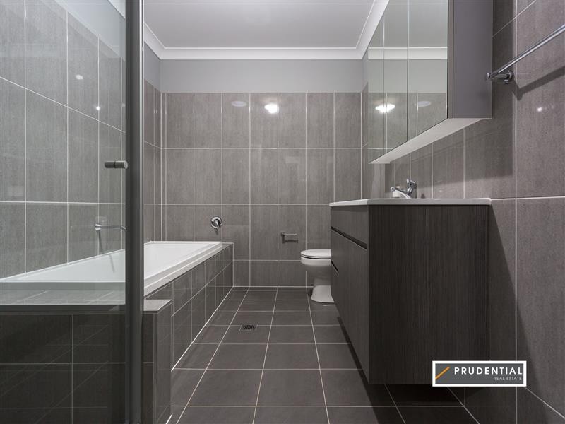 5 Wakeling Drive, Edmondson Park NSW 2174
