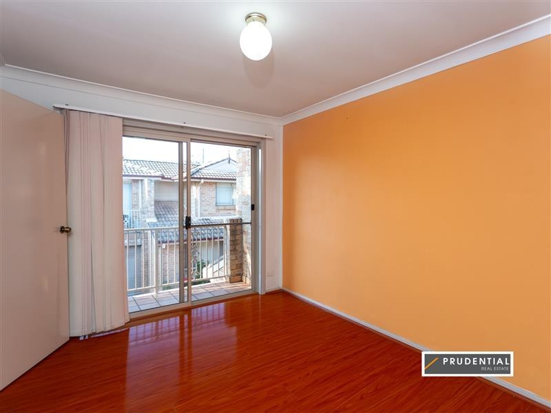 13/2 Calabro Ave, Liverpool NSW 2170