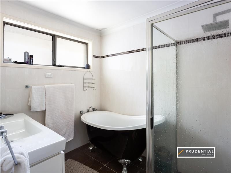 41 Phoenix Crescent, Casula NSW 2170