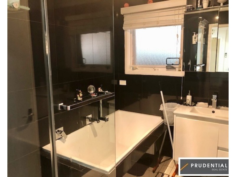 5 Deerwood Ave, Liverpool NSW 2170