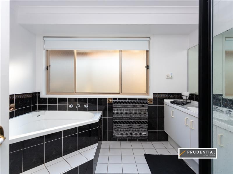 25 Hilton Crescent, Casula NSW 2170
