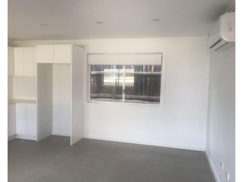 9a Dahlia Place, Prestons NSW 2170