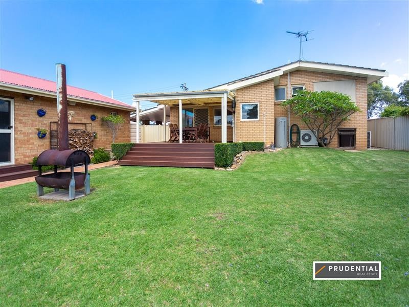 11 Spicer Ave, Hammondville NSW 2170
