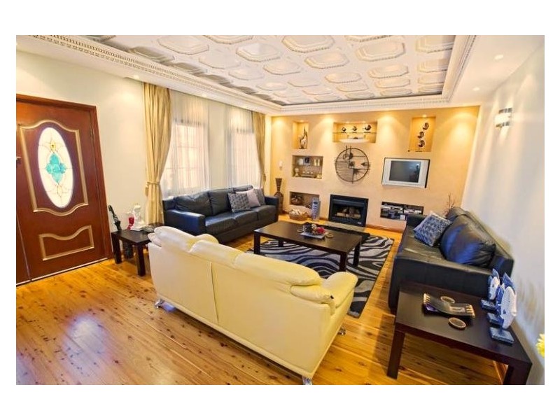 25 Greenway Drive, West Hoxton NSW 2171