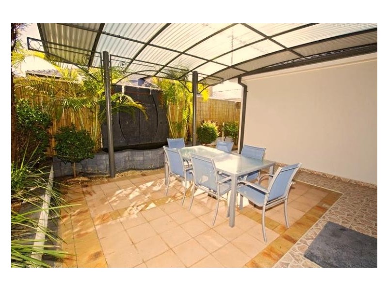 25 Greenway Drive, West Hoxton NSW 2171