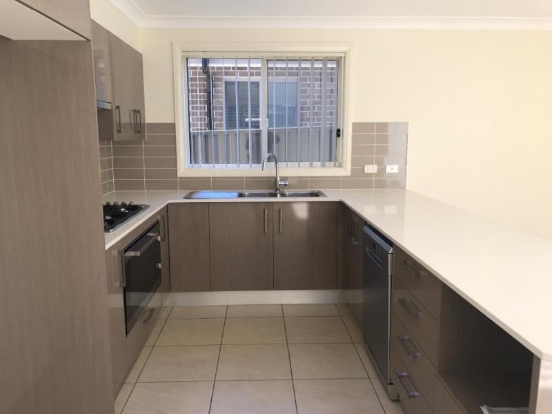 40 Affleck Gardens, Middleton Grange NSW 2171