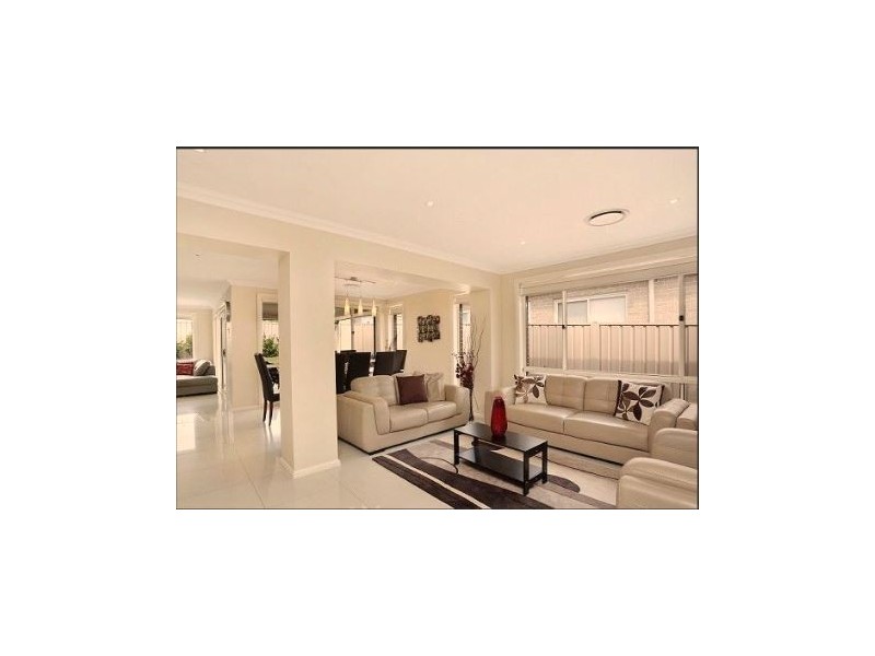 4 Dekanzo Avenue, Middleton Grange NSW 2171