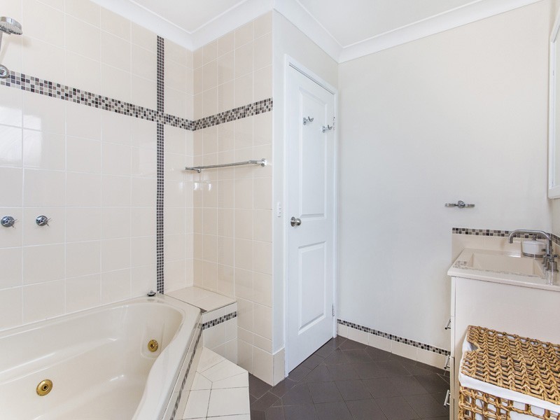 12 Tarrant Avenue, Kiama Downs NSW 2533