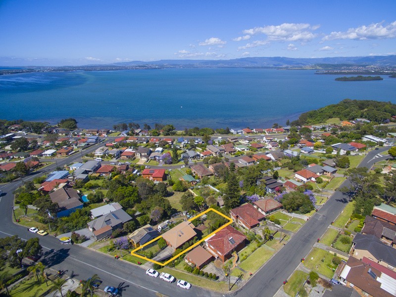 94 Lake Heights Road, Lake Heights NSW 2502
