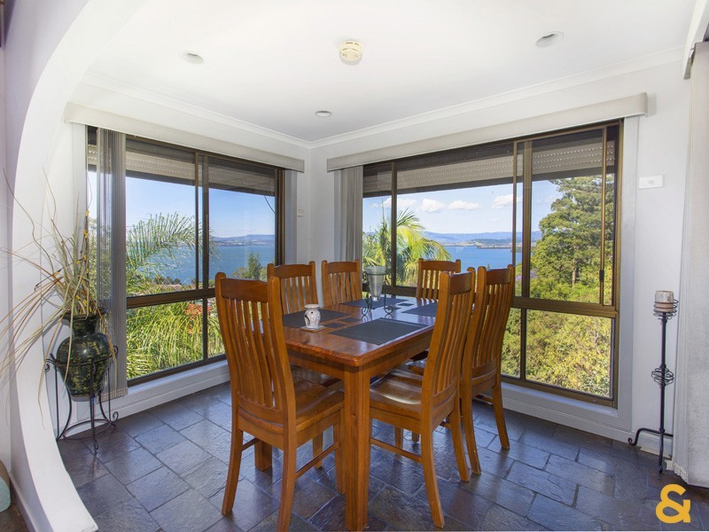 94 Lake Heights Road, Lake Heights NSW 2502