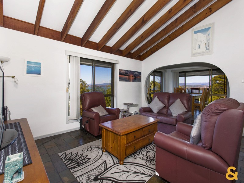 94 Lake Heights Road, Lake Heights NSW 2502
