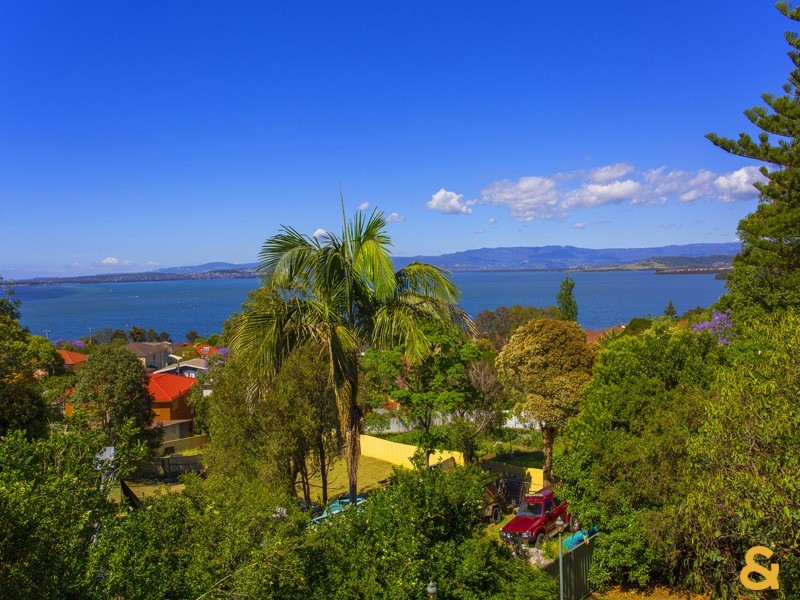 94 Lake Heights Road, Lake Heights NSW 2502