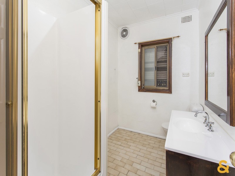 94 Lake Heights Road, Lake Heights NSW 2502