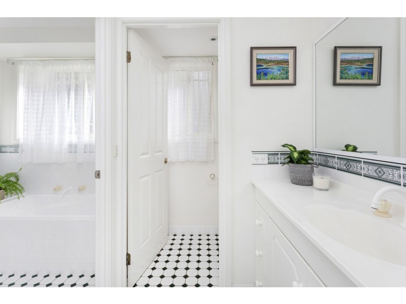 11 MOONA AVENUE, Kiama Downs NSW 2533