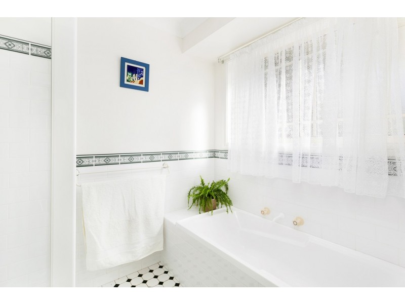 11 MOONA AVENUE, Kiama Downs NSW 2533