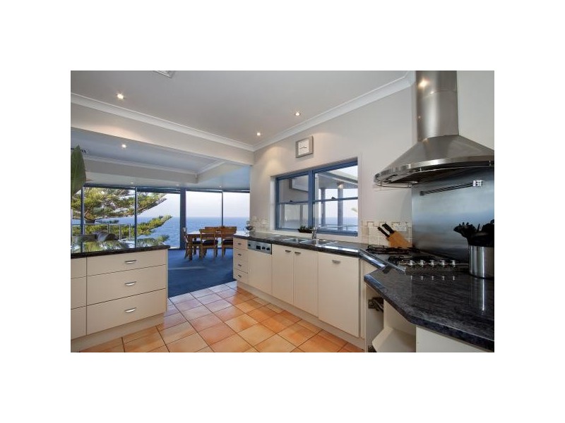 2 Gwinganna Avenue, Kiama NSW 2533