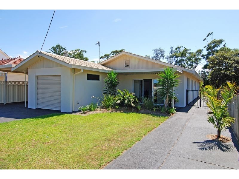 12 Charles Ave, Minnamurra NSW 2533