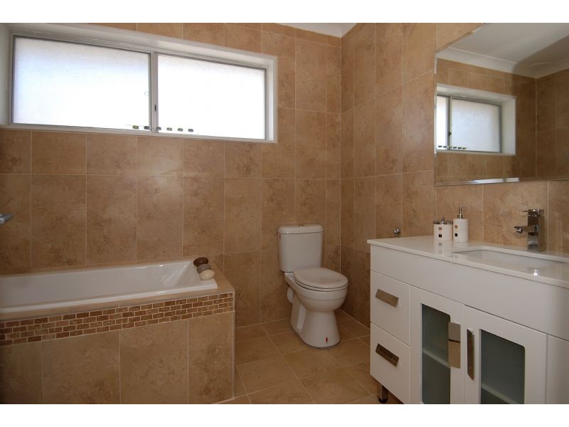 12 Charles Ave, Minnamurra NSW 2533