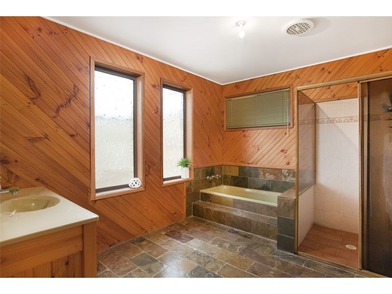 50 Barton Drive, Kiama Downs NSW 2533