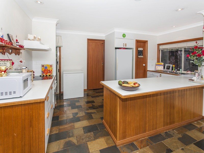 15 Ironbark Crescent, Kiama Downs NSW 2533