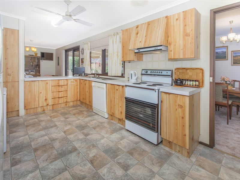 15 Kurrawa Ave, Kiama Downs NSW 2533