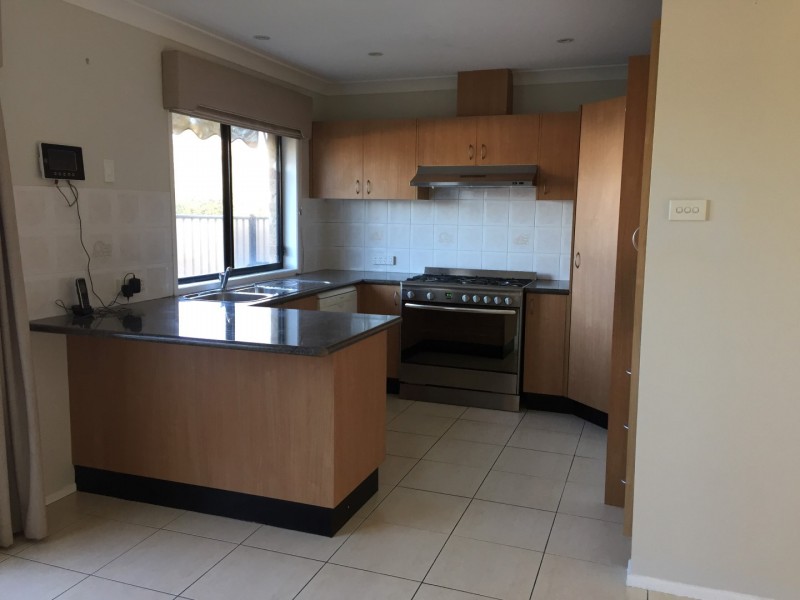 15 Illowra Crescent, Primbee NSW 2502