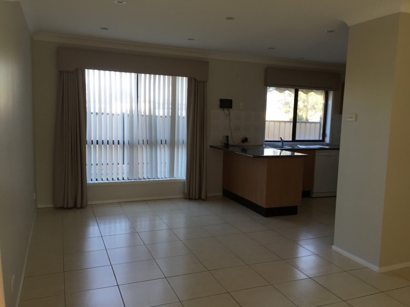 15 Illowra Crescent, Primbee NSW 2502