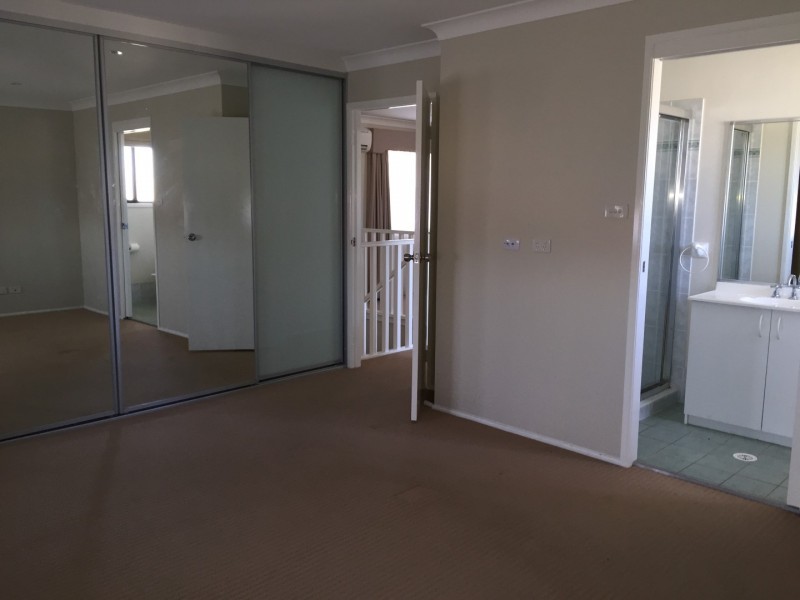 15 Illowra Crescent, Primbee NSW 2502