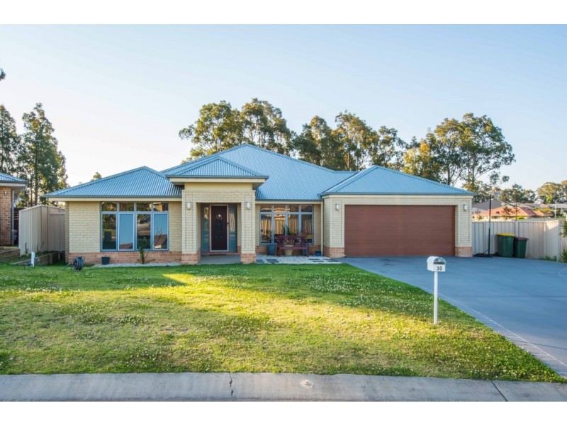 30 Blue Bell Way, Worrigee NSW 2540