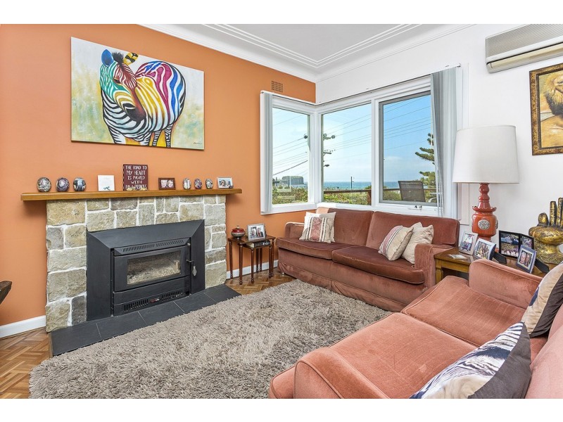6 Hutchinson Street, Kiama Downs NSW 2533