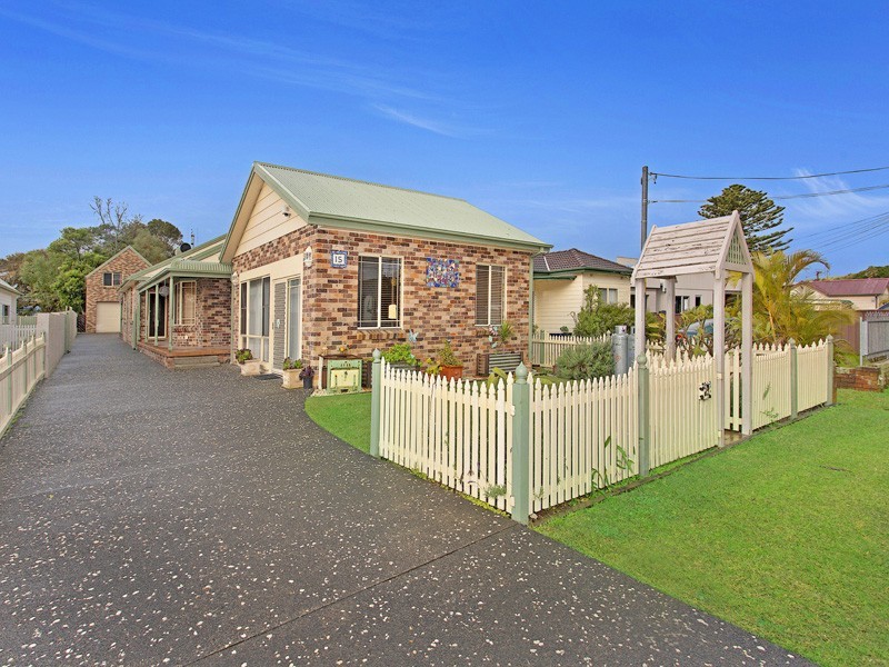 15 RAILWAY AVENUE, Minnamurra NSW 2533