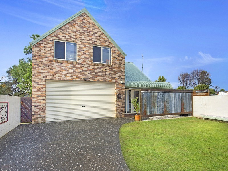 15 RAILWAY AVENUE, Minnamurra NSW 2533