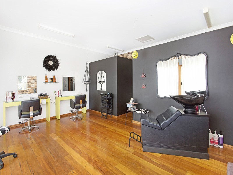 15 RAILWAY AVENUE, Minnamurra NSW 2533