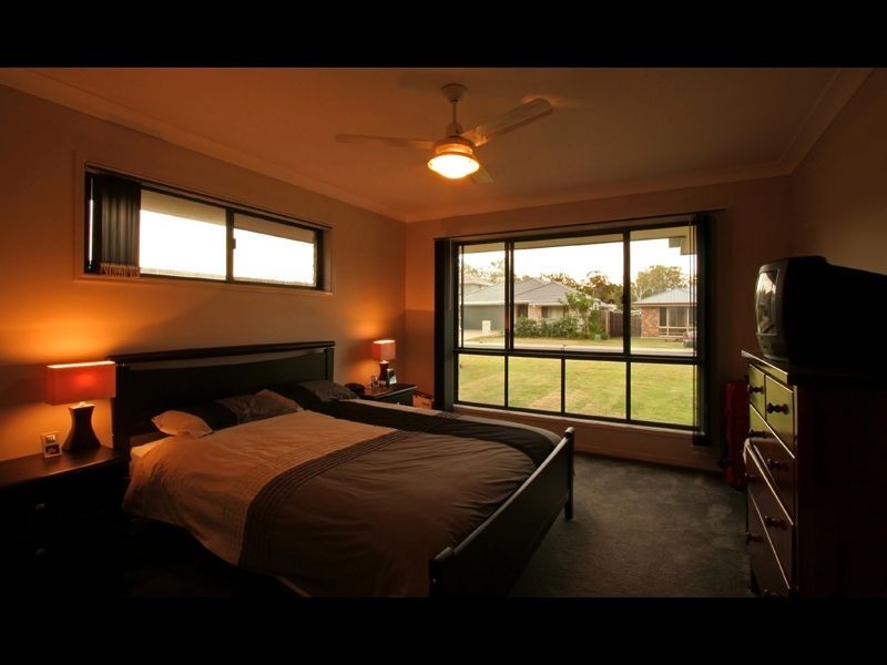 8 Turquoise street, Redland Bay QLD 4165