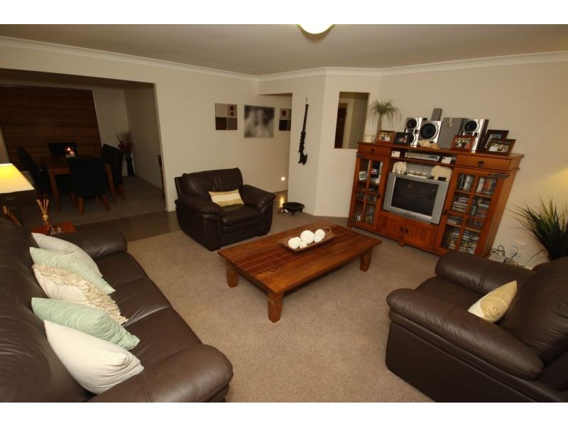 14 Pitman Place, Redland Bay QLD 4165