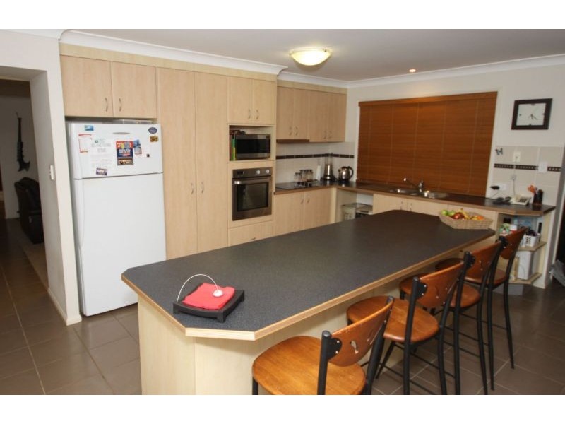 14 Pitman Place, Redland Bay QLD 4165