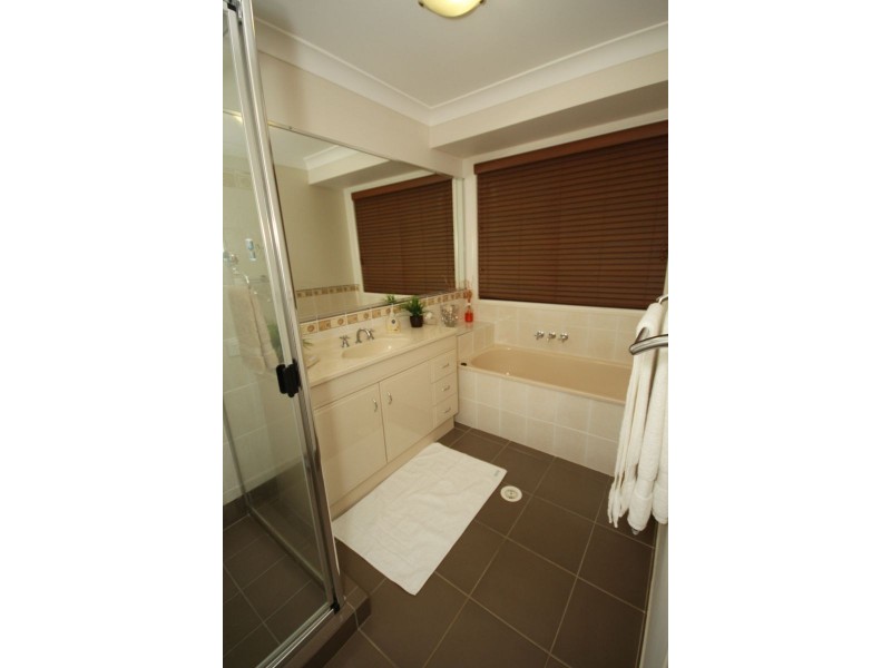 14 Pitman Place, Redland Bay QLD 4165