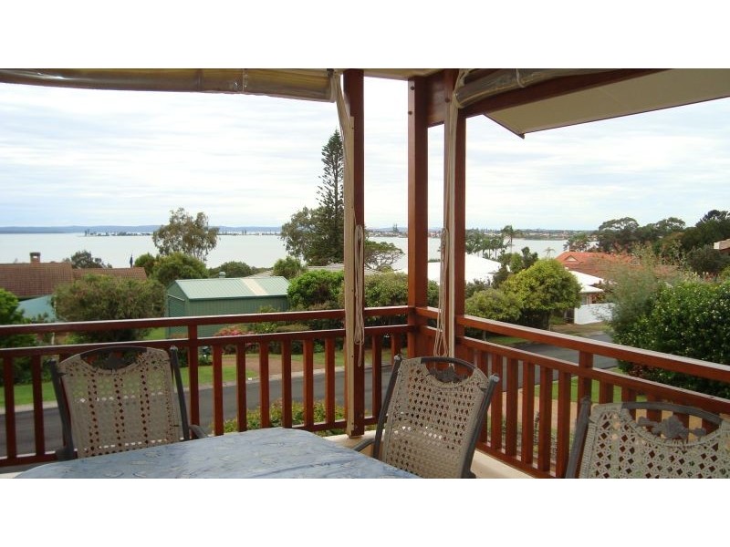 8 Outlook Parade, Ormiston QLD 4160